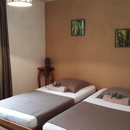 La Villa Des Palmes Bois d'Olive Bagian luar foto
